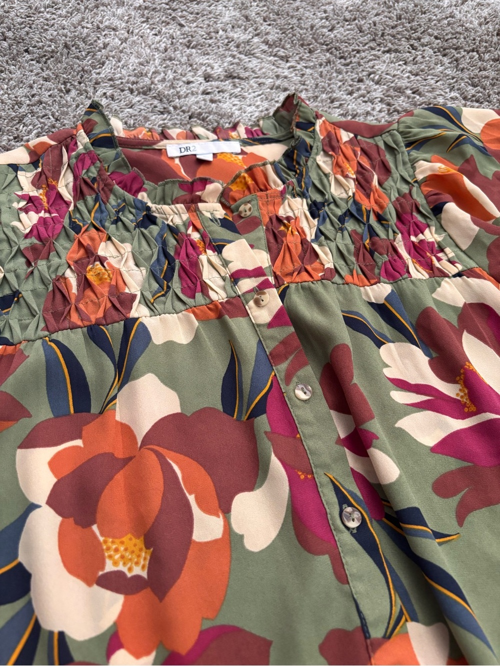 Sage Green Floral Pintuck Flutter Sleeve Boho Blouse feminine Chic Size Large - Picture 4 of 9